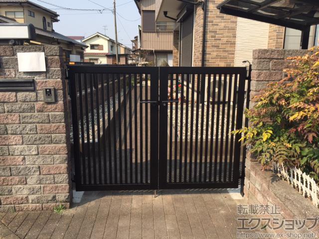 埼玉県越谷市のの門扉 プレスタ門扉 4型 太たて桟 両開き 柱使用 施工例