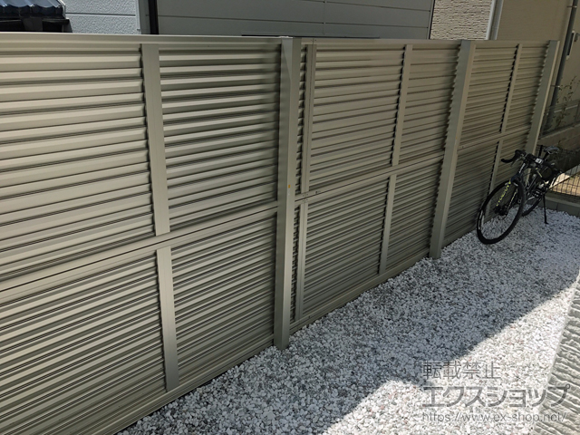 神奈川県小田原市ののフェンス・柵 ミエーネフェンス 目隠しルーバータイプ 2段支柱 施工例