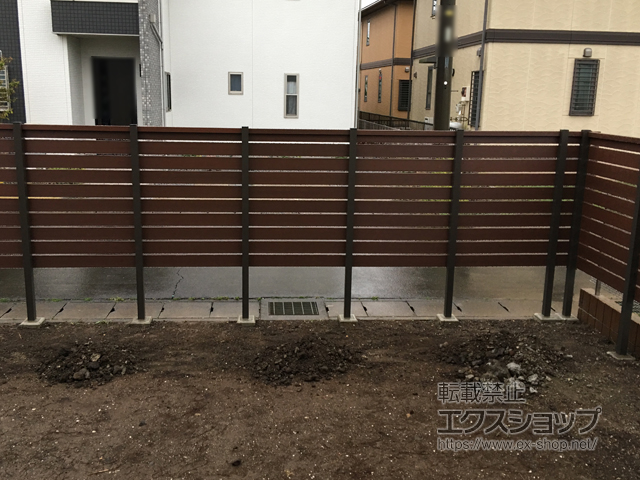 茨城県筑西市ののフェンス・柵 マイティウッド リアルウッド120板 10段 隙間15mm 施工例