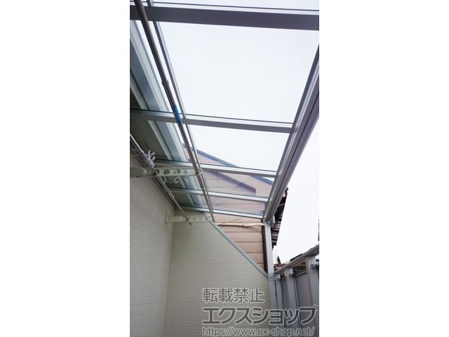 大阪府大阪市のLIXIL リクシル（トステム）のバルコニー・ベランダ屋根 パワーアルファ F型 屋根タイプ 単体 積雪〜30cm対応 施工例