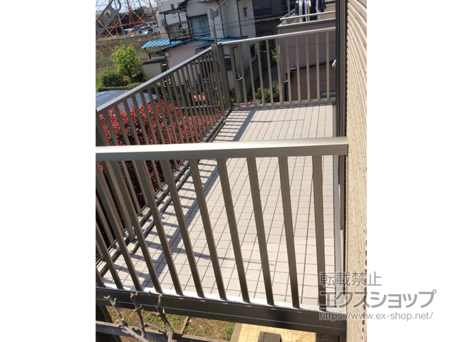 千葉県船橋市のLIXIL リクシル（トステム）のバルコニー ビューステージHスタイル 縦太格子 単体 柱建て式 施工例