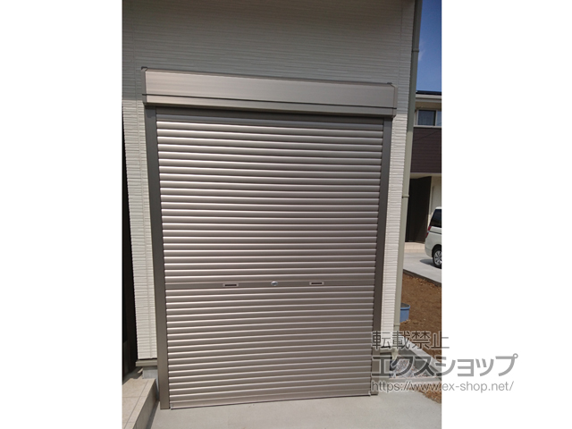 千葉県松戸市のLIXIL リクシル（トステム）のガレージシャッター ガレージシャッタークワトロ 手動式 外部付タイプ 施工例