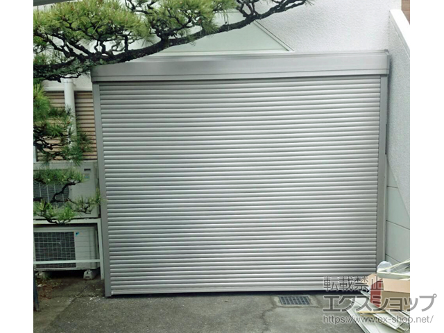 岐阜県岐阜市のLIXIL リクシル（トステム）のガレージシャッター ガレージシャッタークワトロ 電動式 外部付タイプ 施工例