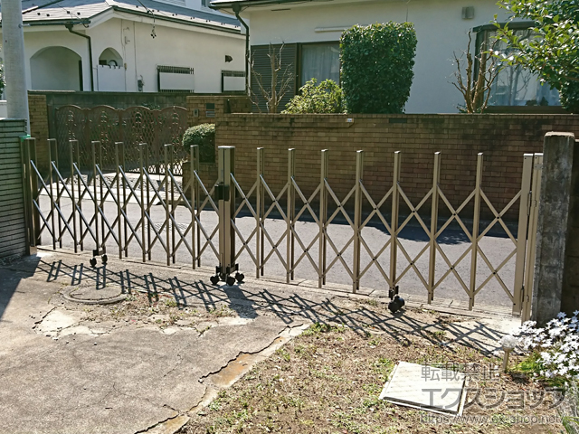 神奈川県横浜市ののカーゲート トリップゲート RA型 ノンレール 両開き 48W 施工例