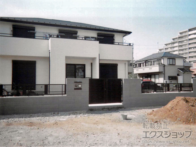 埼玉県さいたま市のの門扉 ライシス門扉 5型 横目隠し 両開き 柱使用 施工例