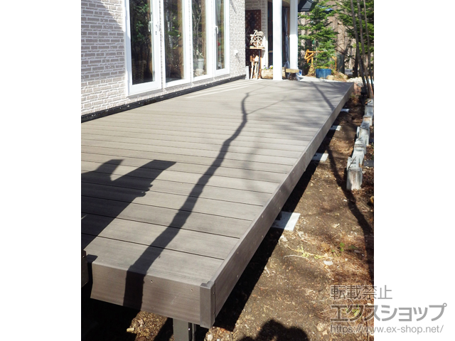 北海道茅部郡鹿部町ののウッドデッキ 樹ら楽ステージ 木彫 施工例