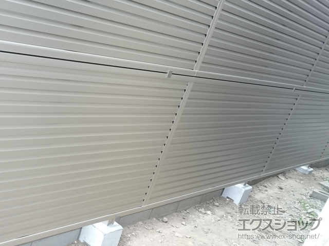 東京都足立区ののフェンス・柵 ミエーネフェンス 目隠しルーバータイプ 2段支柱 自立建て用＊パネル1段 施工例