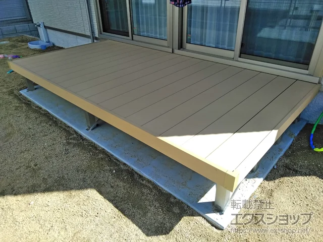 ���Ɍ������s��YKKAP�̃E�b�h�f�b�L ���E�b�h�f�b�L 200 �{�H��