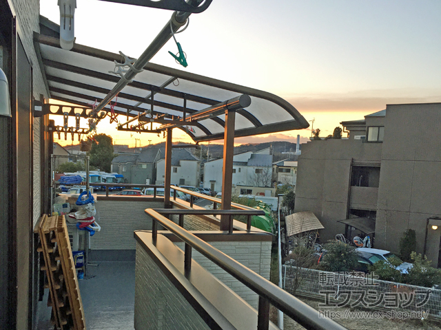 東京都府中市ののバルコニー・ベランダ屋根 プレシオステラス R型 屋根タイプ 単体 積雪〜20cm対応 施工例