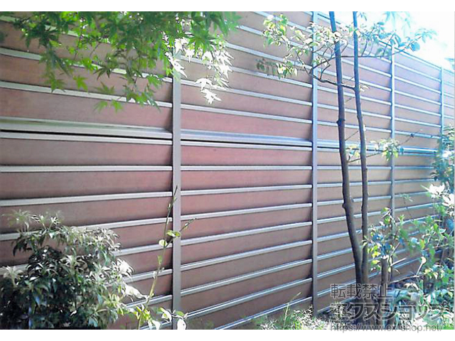 神奈川県横浜市ののフェンス・柵 サニーブリーズフェンスM型 間仕切タイプ 二段施工用柱　 施工例