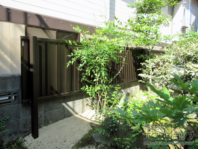 山口県宇部市ののフェンス・柵 レスティナフェンス8型 たて目隠し 上段のみ設置 自立建て用 施工例