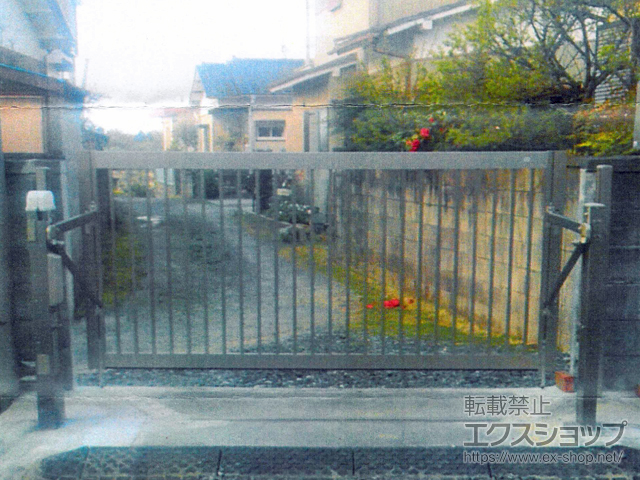 福島県いわき市ののカーゲート 【特注】スウィングアップゲート2型 縦格子 電動式 施工例