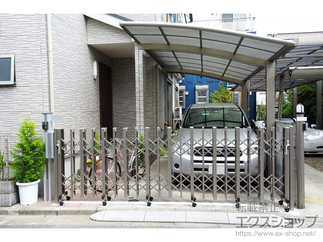 埼玉県川口市ののカーゲート 【特注】アルシャインII HW型 Aタイプ 両開閉仕様 センターレール 400 施工例