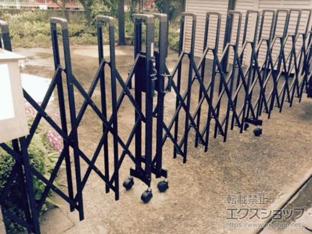 埼玉県上尾市ののカーゲート トリップゲート RB型 ノンレール 両開き親子 45WO(13S+32M) 施工例