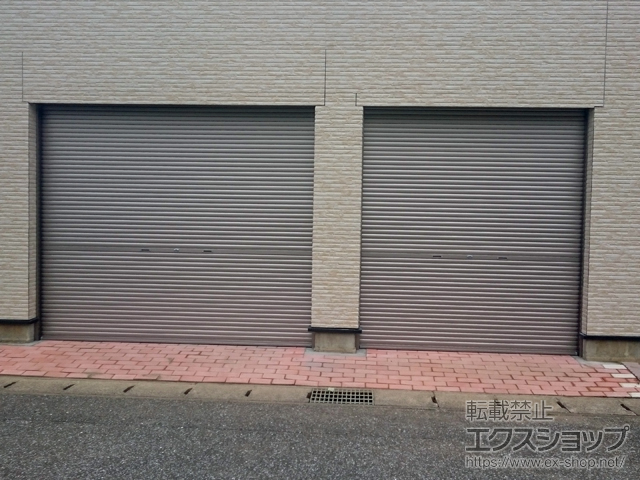 千葉県南房総市のLIXIL リクシル（トステム）のガレージシャッター 【特注】ガレージシャッタークワトロ 手動式 内部付タイプ 施工例
