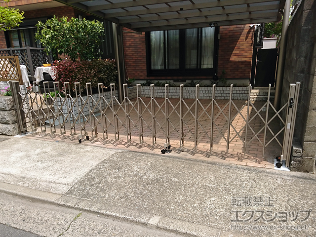 東京都町田市ののカーゲート セレビューMA型 キャスター式 片開き 52SA 施工例