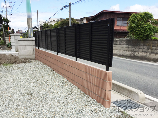 山形県山形市ののフェンス・柵 ミエーネフェンス 目隠しルーバータイプ 自由柱施工 施工例