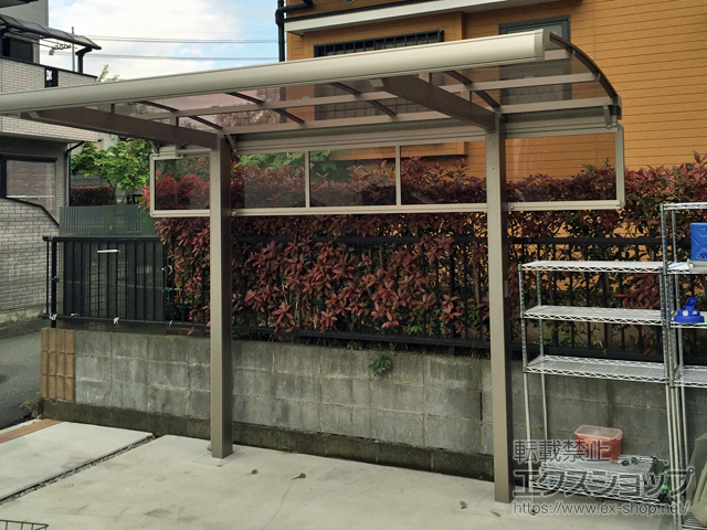 埼玉県入間市ののサイクルポート・駐輪場 フーゴAミニ (アーチスタイル) 積雪〜20cm対応 施工例