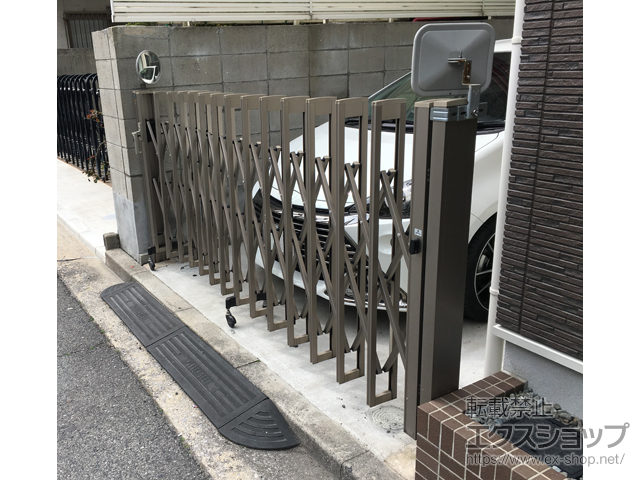 広島県広島市ののカーゲート アルシャインII M型 Aタイプ ノンレール 片開き 270S＊柱無し 施工例