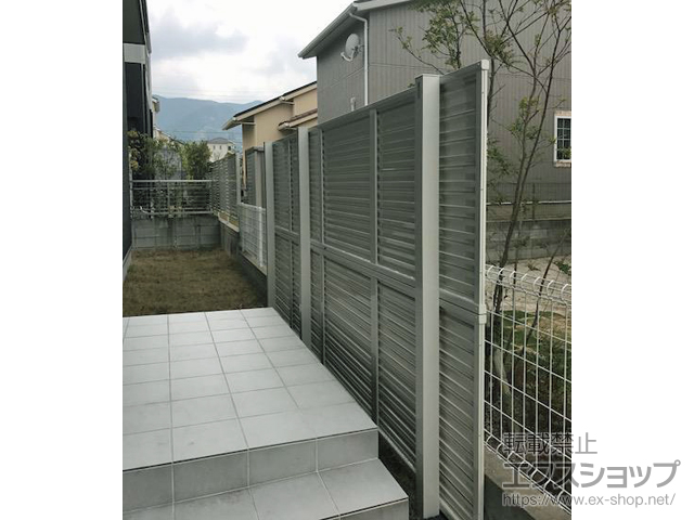福岡県福岡市ののフェンス・柵 ミエーネフェンス 目隠しルーバータイプ 2段支柱 自立建て用（パネル2段） 施工例