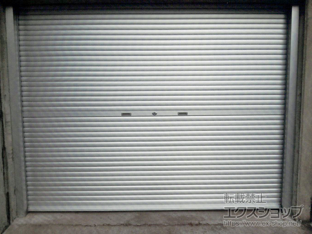 神奈川県横浜市のLIXIL リクシル（トステム）のガレージシャッター ガレージシャッタークワトロ 手動式 内部付タイプ 施工例