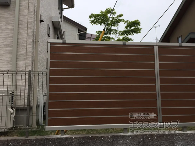 奈良県香芝市のYKKAPのフェンス・柵・塀 ルシアスフェンスF02型 横目隠し 自由柱 施工例