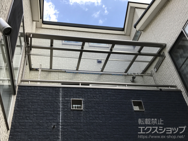 千葉県佐倉市のLIXIL リクシル（トステム）のバルコニー・ベランダ屋根 パワーアルファ F型 屋根タイプ 単体 積雪〜30cm対応 ※両袖納まり 施工例