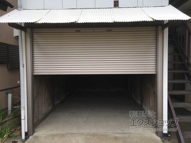 宮城県仙台市のLIXIL リクシル（トステム）のガレージシャッター ガレージシャッタークワトロ 手動式 内部付タイプ 施工例