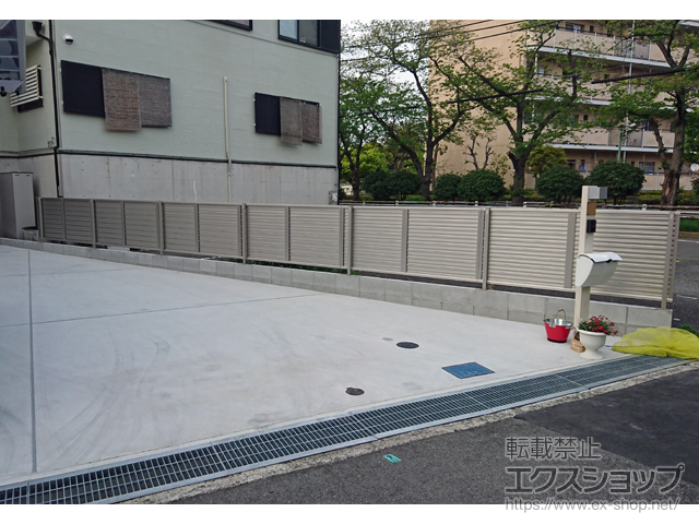 兵庫県尼崎市ののフェンス・柵 ミエーネフェンス 目隠しルーバータイプ 自由柱施工 施工例