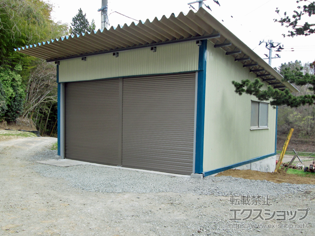 福島県二本松市のLIXIL リクシル（トステム）のガレージシャッター ガレージシャッタークワトロ 電動式 内部付タイプ 連窓仕様 施工例