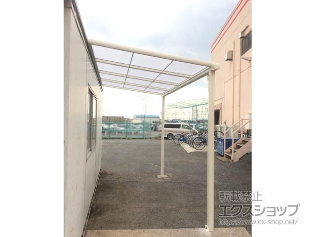 埼玉県越谷市のLIXIL リクシル（トステム）のテラス屋根 パワーアルファ F型 テラスタイプ 単体 積雪〜30cm対応 施工例