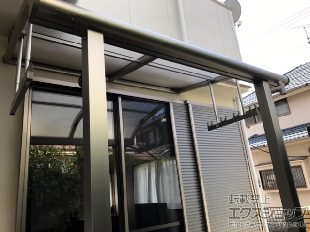 兵庫県神戸市ののテラス屋根 ヴェクターテラス R型 テラスタイプ 単体 積雪〜20cm対応＋吊り下げ式固定物干し 標準 2本入り 施工例