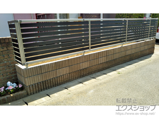 千葉県八街市ののフェンス・柵 ルシアスフェンスF04型 横板 木目カラー 自由柱施工 施工例