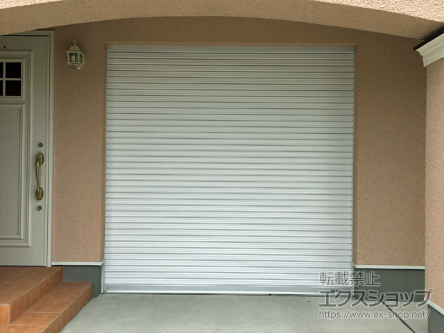 福岡県遠賀郡遠賀町ののガレージシャッター プラテアII スチールタイプ 内蔵電動式 施工例
