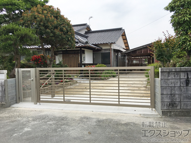 福岡県築上郡築上町ののカーゲート スウィングアップゲート1型 横格子 手動式 施工例