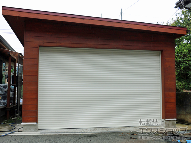 東京都あきる野市のLIXIL リクシル（トステム）のガレージシャッター ガレージシャッタークワトロ 電動式 内部付タイプ 施工例