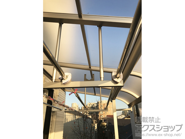 埼玉県さいたま市ののバルコニー・ベランダ屋根 プレシオステラス R型 屋根タイプ 単体 積雪〜20cm対応 施工例