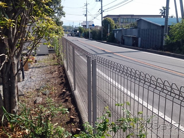 群馬県安中市ののフェンス・柵 メッシュフェンス G10-R 自由柱 施工例