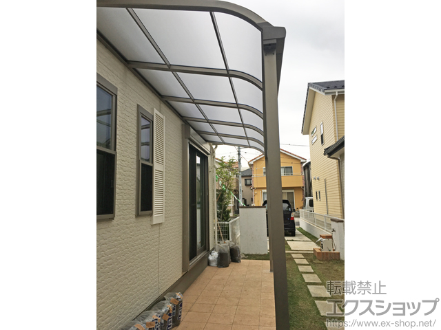 埼玉県北足立郡伊奈町ののテラス屋根 スピーネ R型 テラスタイプ 単体 積雪〜20cm対応 施工例
