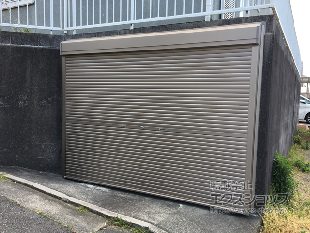 静岡県静岡市のLIXIL リクシル（トステム）のガレージシャッター ガレージシャッタークワトロ 手動式 外部付タイプ 施工例