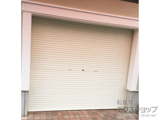 千葉県印旛郡栄町のLIXIL リクシル（トステム）のガレージシャッター ガレージシャッタークワトロ 手動式 内部付タイプ 施工例