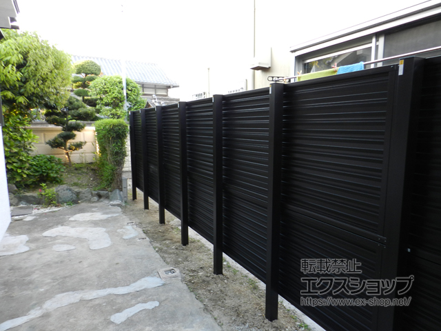 大阪府羽曳野市ののフェンス・柵 ミエーネフェンス 目隠しルーバータイプ 2段支柱 自立建て用（パネル2段） 施工例