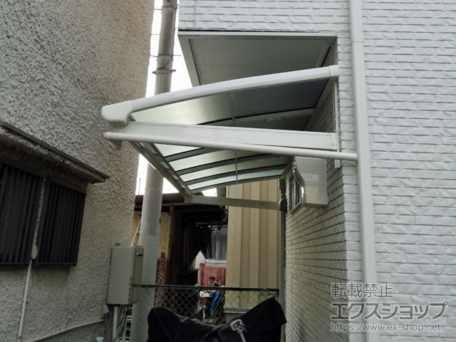 兵庫県尼崎市のLIXIL リクシル（トステム）のバルコニー・ベランダ屋根 パワーアルファ L型 ルーフタイプ 単体 積雪〜30cm対応 施工例