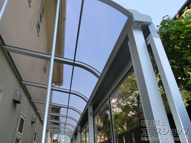 京都府京都市ののテラス屋根 スピーネ R型 テラスタイプ 連棟 積雪〜20cm対応 施工例