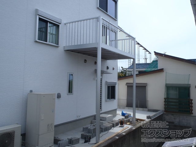 和歌山県西牟婁郡白浜町のLIXIL リクシル（トステム）のバルコニー ビューステージHスタイル 縦太格子 単体 柱建て式 施工例