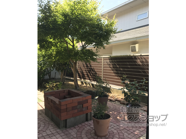 長崎県佐世保市ののフェンス・柵 ルシアスフェンスF02型 横目隠し 木調カラー 自由柱施工 施工例