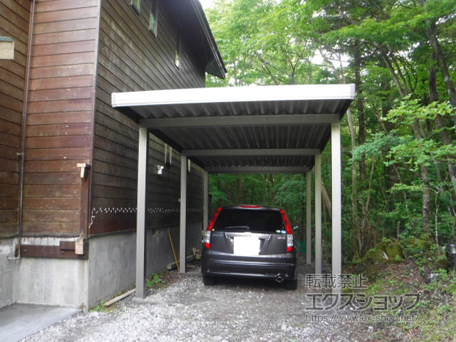 静岡県裾野市のLIXIL リクシル（トステム）のカーポート テリオスポートIII 1500 奥行延長 角柱6本柱 積雪〜50cm対応 施工例