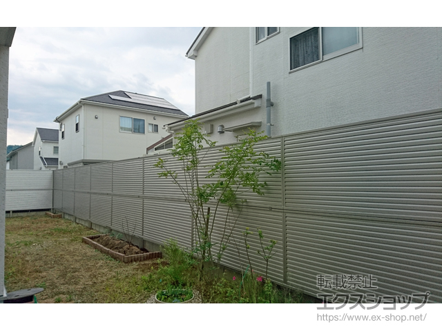 奈良県奈良市ののフェンス・柵 ミエーネフェンス 目隠しルーバータイプ 2段支柱 自立建て用（パネル2段） 施工例