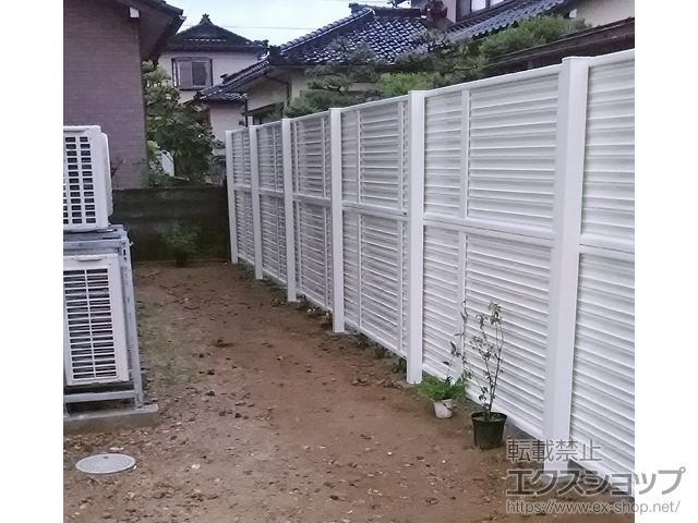 石川県羽咋市ののフェンス・柵 ミエーネフェンス 目隠しルーバータイプ 2段支柱 自立建て用（パネル2段） 施工例