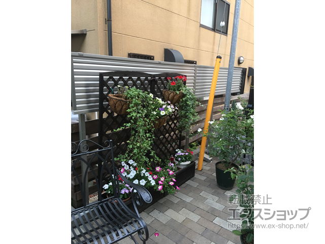 茨城県古河市ののフェンス・柵 ミエーネフェンス 目隠しルーバータイプ 自由柱　※柱別途 施工例